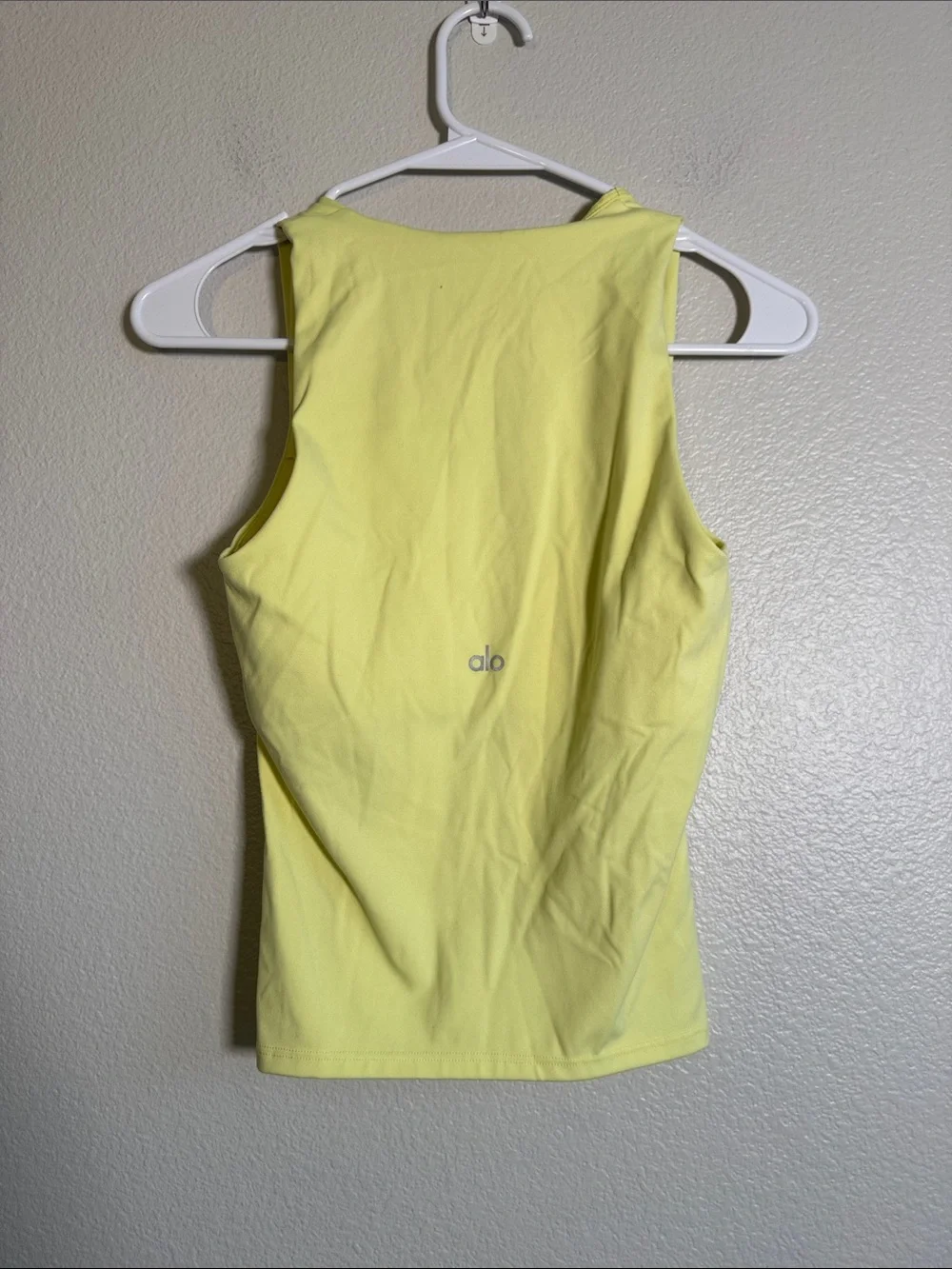 ALO Yoga Softsculpt No Nonsense Bra Tank in Sunshine - XXS